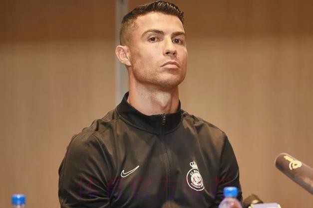 C罗回归皇马三大障碍:年薪、发展策略和老佛爷 C罗回归皇马三大障碍:年薪、发展策略和老佛爷