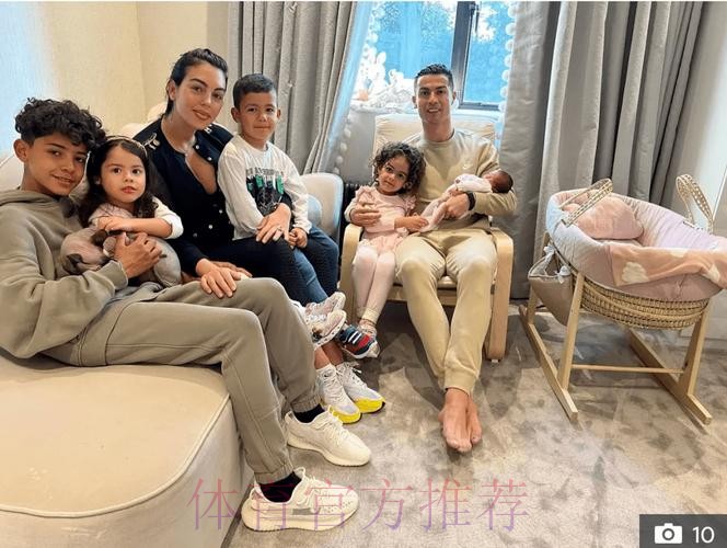 C罗宣布新生龙凤胎男婴夭折 曼联皇马官方致哀 C罗宣布新生龙凤胎男婴夭折 曼联皇马官方致哀